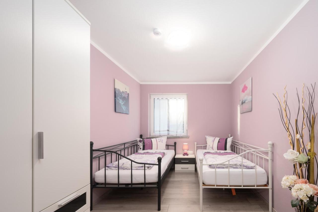 Familienfreundliche 3-Zimmer-Ferienwohnung Saal Eksteriør billede